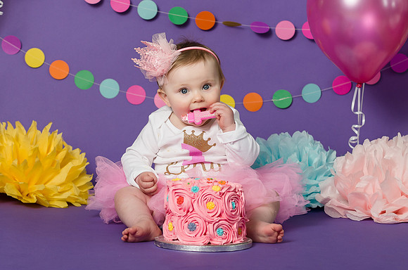 baby-eating-her-birthday-cake