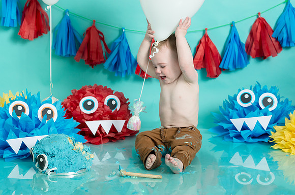 baby-playing-with-his-birthday-balloon