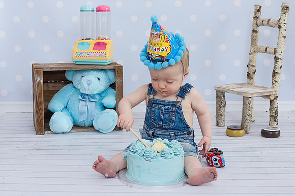 one-year-old-boy-eating-his-birthday-cake