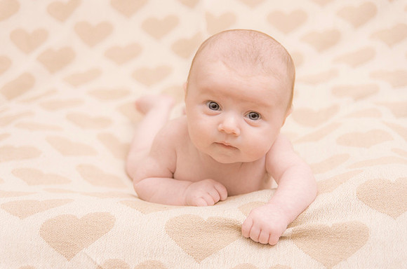 baby-with-warm-background