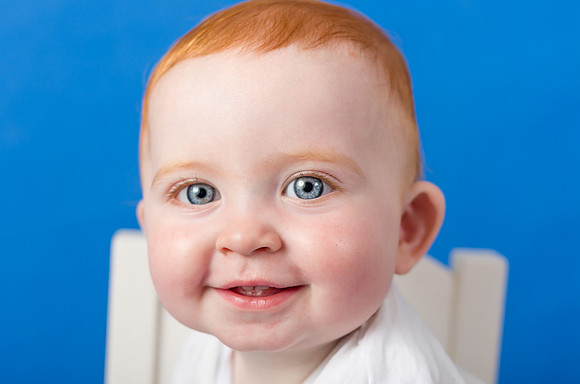 baby-with-blue-background