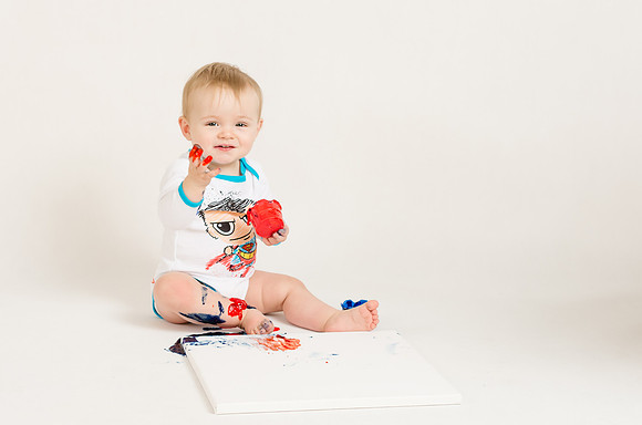 Baby-play- with-paint