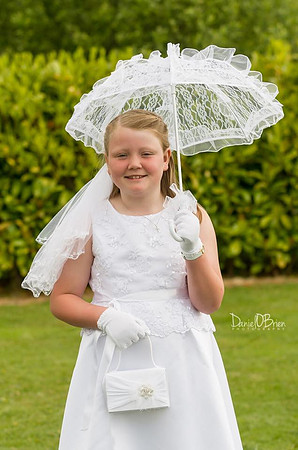 communion-girl-in-the-garden