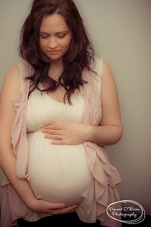 Pregnant-women-take-her-belly