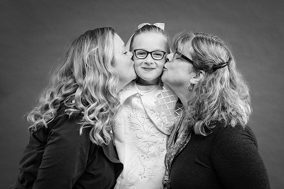Communion-girl-with-her-mom