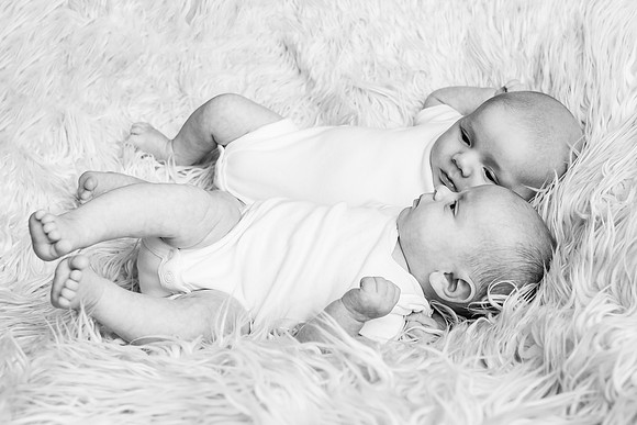 Twins-babies-on-the-blanket