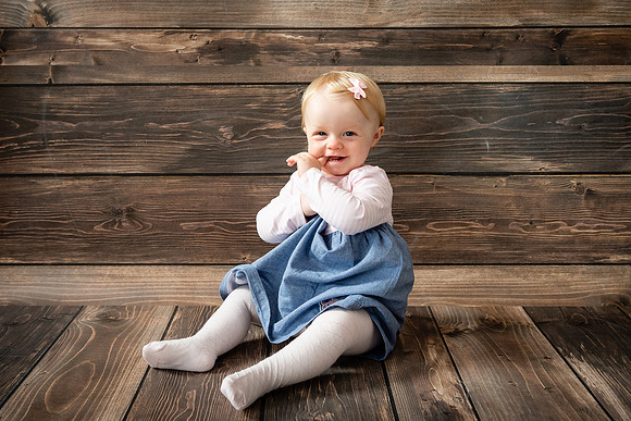 Baby-put-her-finger-in-the-mouth