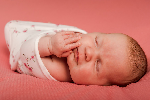 Baby-sleeping-with-their-hand-on-the-face