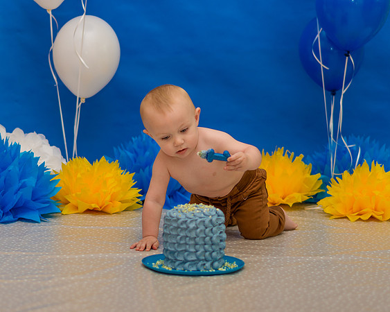 Baby-Looking-At-His-Cake