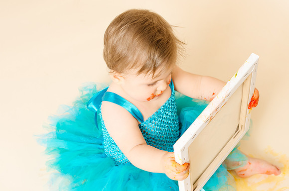 Baby-admire-her-painting