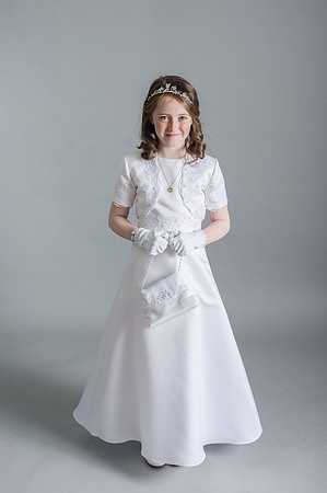 Communion-girl-with-white-dress